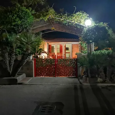 Sabrina House 度假居 *